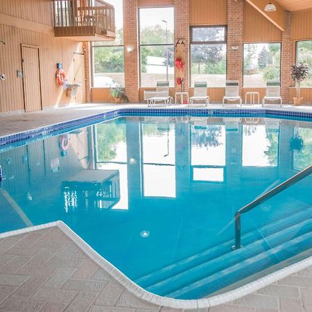 Quality Inn Grand Rapids North Уолкер Экстерьер фото