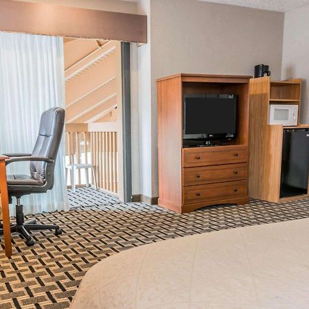 Quality Inn Grand Rapids North Уолкер Экстерьер фото