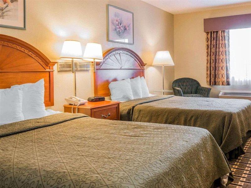 Quality Inn Grand Rapids North Уолкер Экстерьер фото