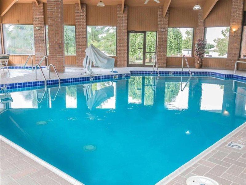 Quality Inn Grand Rapids North Уолкер Экстерьер фото