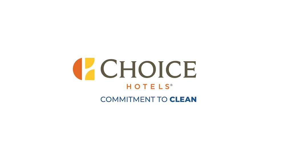 Quality Inn Grand Rapids North Уолкер Экстерьер фото