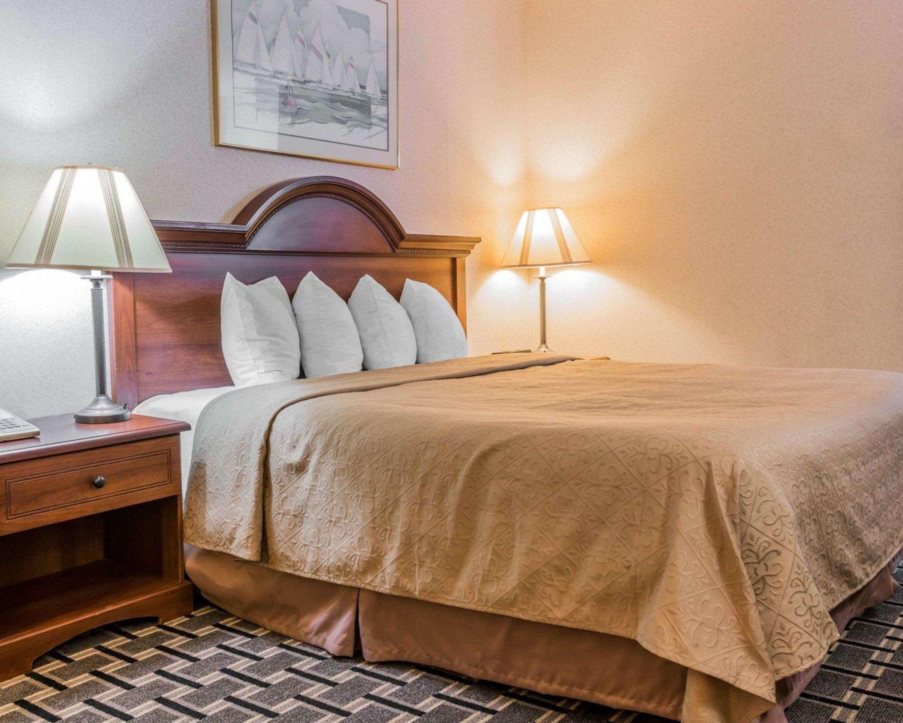 Quality Inn Grand Rapids North Уолкер Экстерьер фото