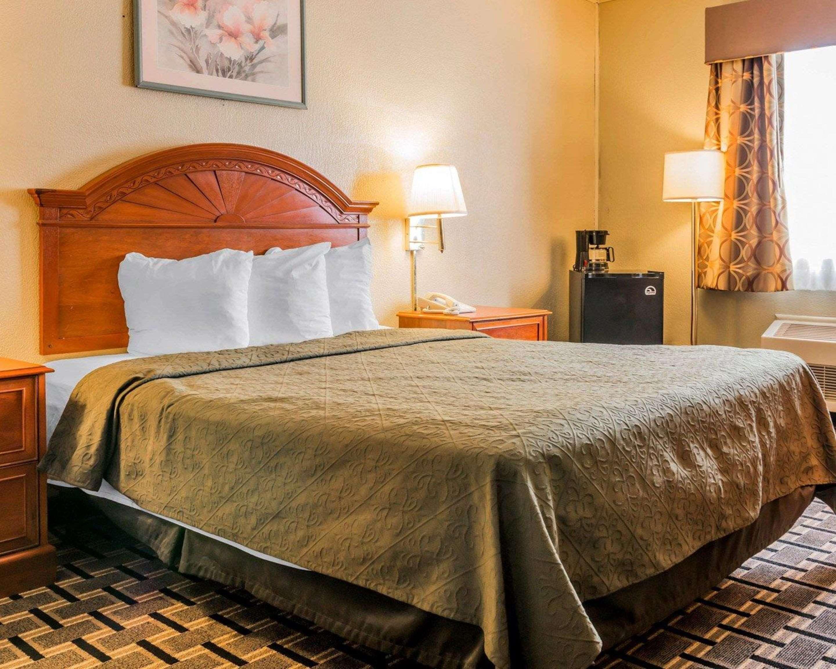 Quality Inn Grand Rapids North Уолкер Экстерьер фото
