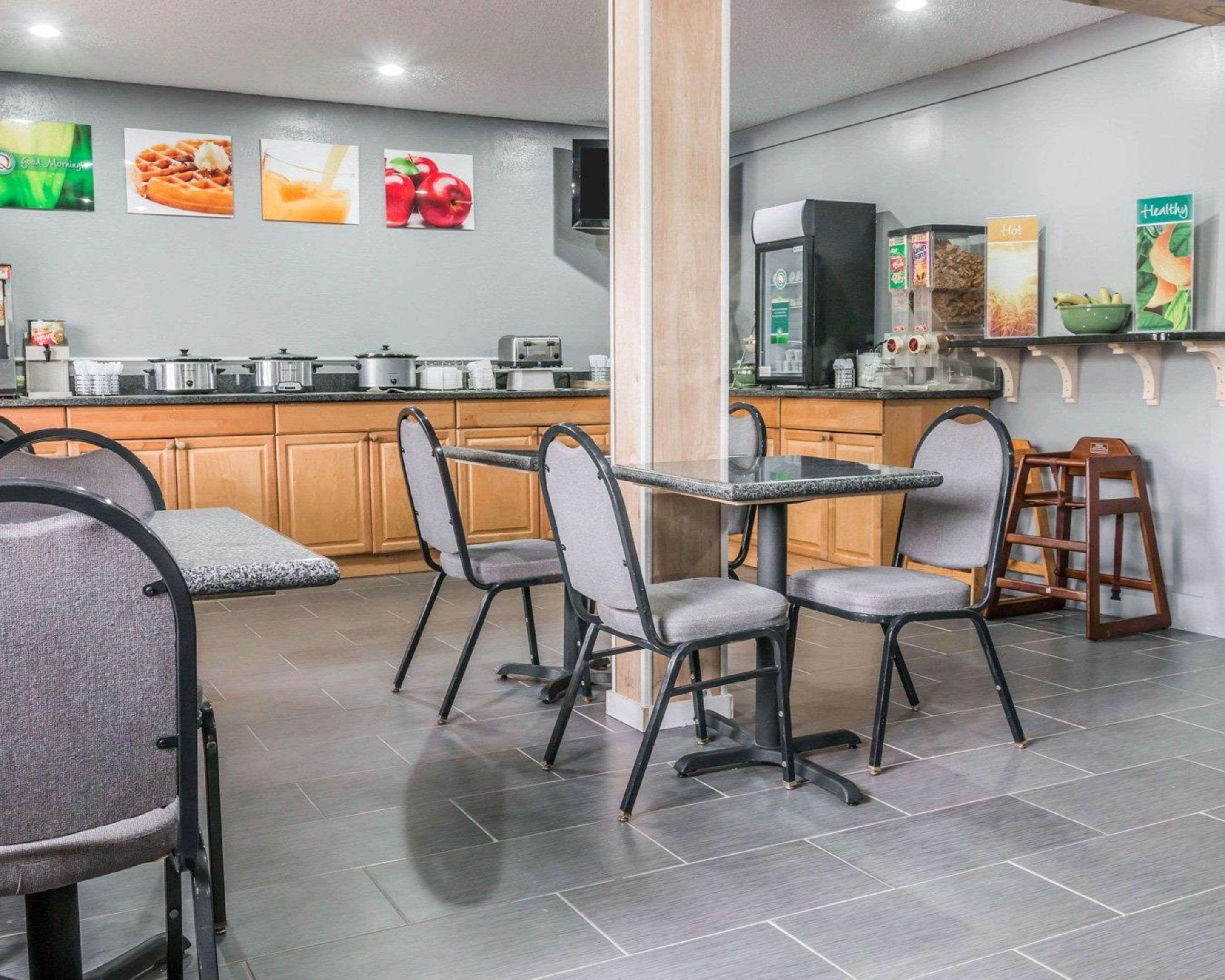 Quality Inn Grand Rapids North Уолкер Экстерьер фото