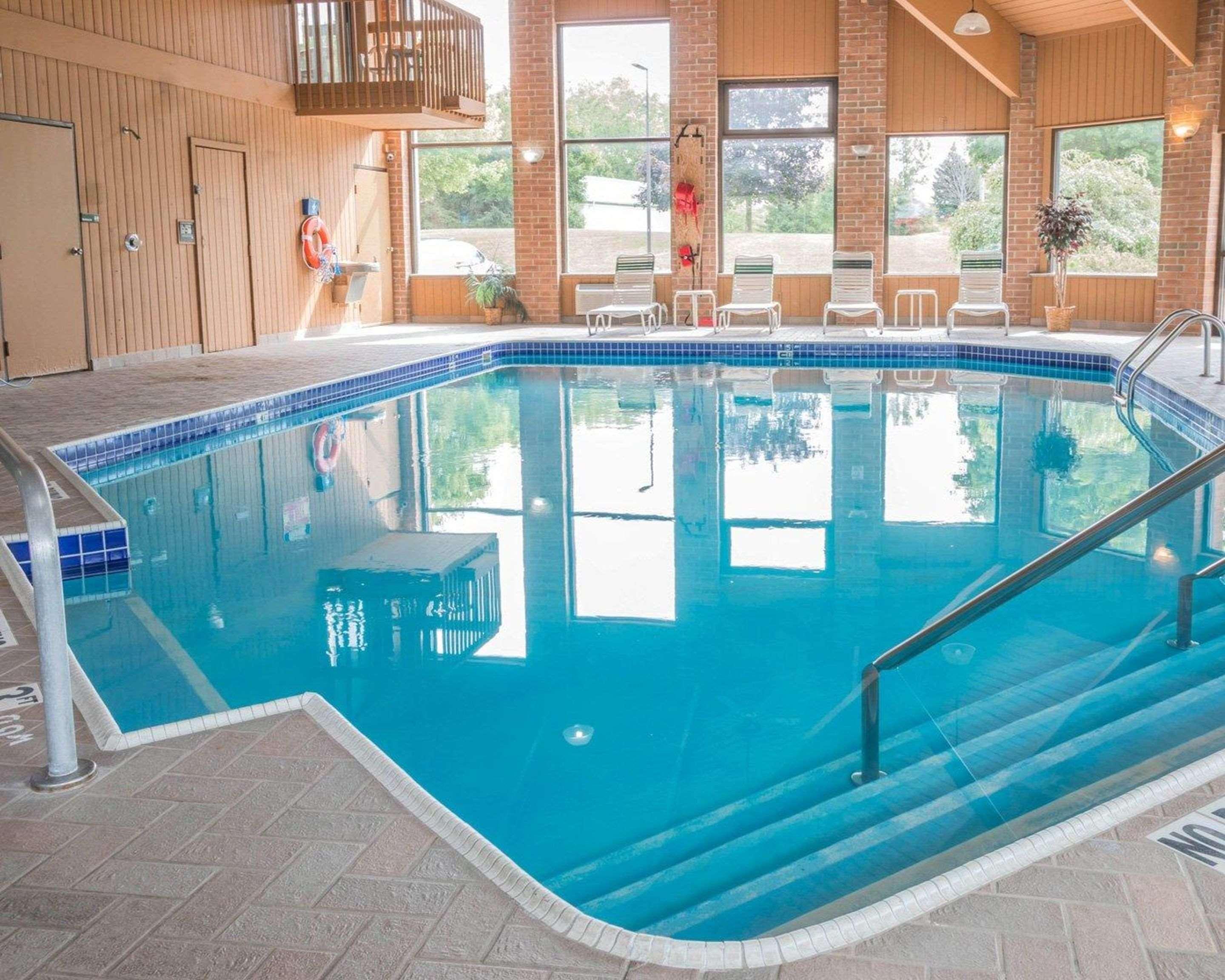 Quality Inn Grand Rapids North Уолкер Экстерьер фото