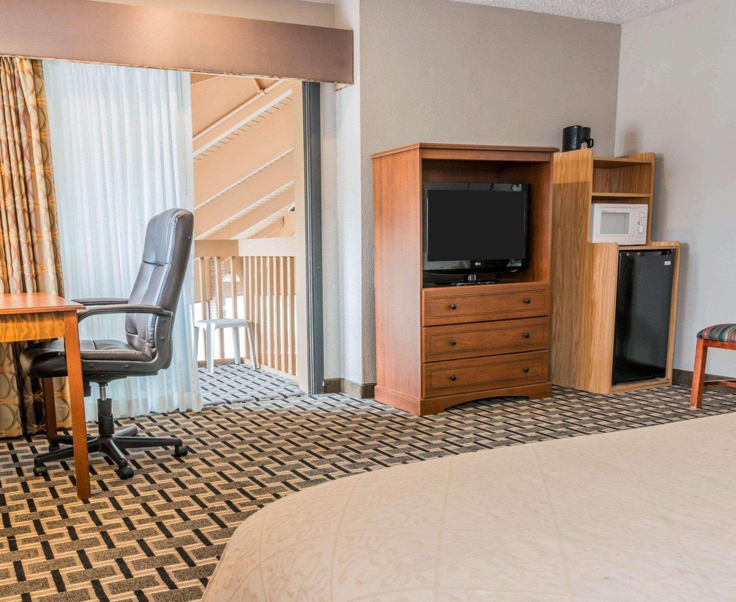 Quality Inn Grand Rapids North Уолкер Экстерьер фото