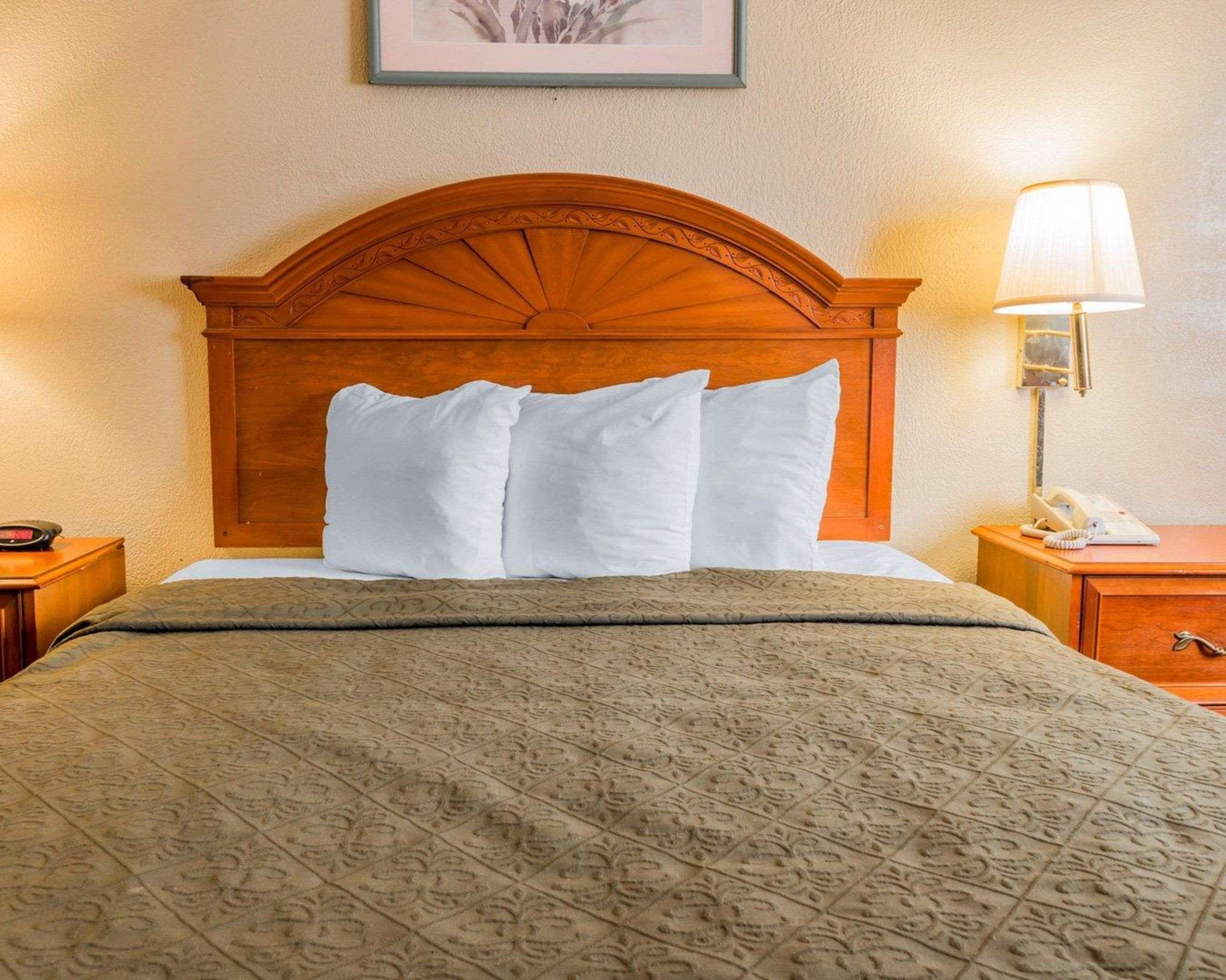 Quality Inn Grand Rapids North Уолкер Экстерьер фото