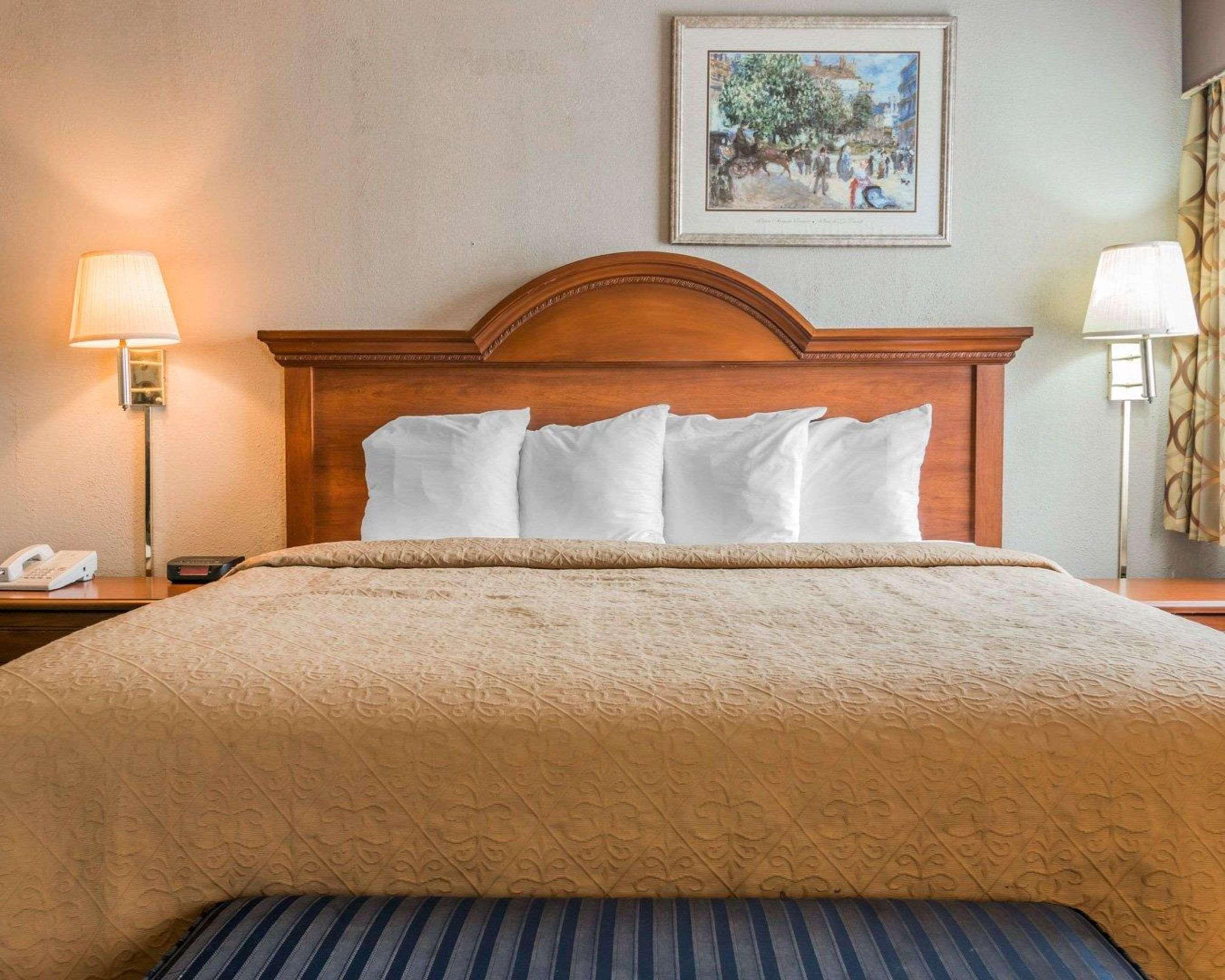 Quality Inn Grand Rapids North Уолкер Экстерьер фото