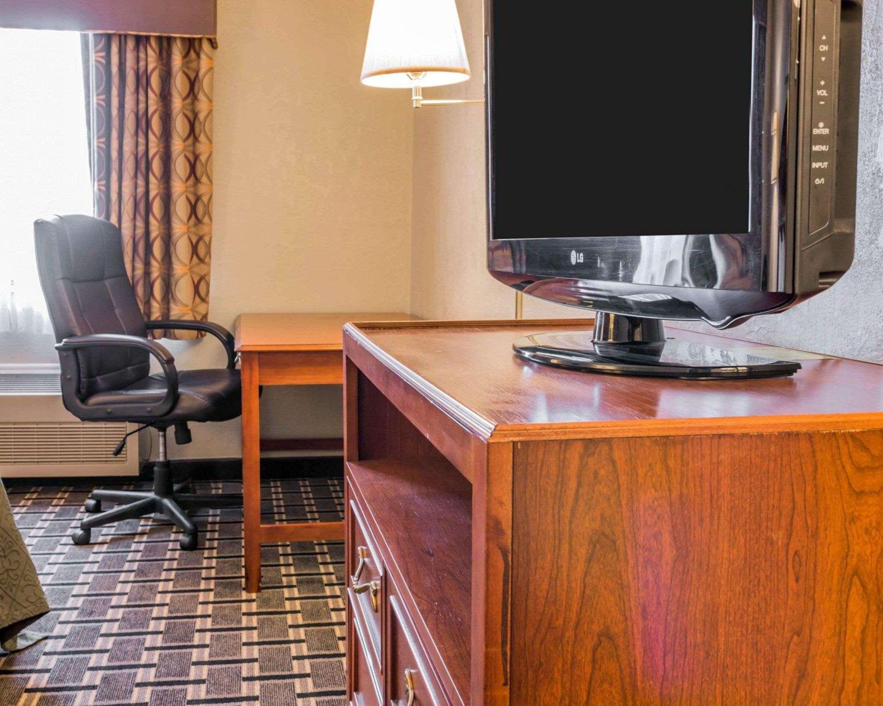 Quality Inn Grand Rapids North Уолкер Экстерьер фото