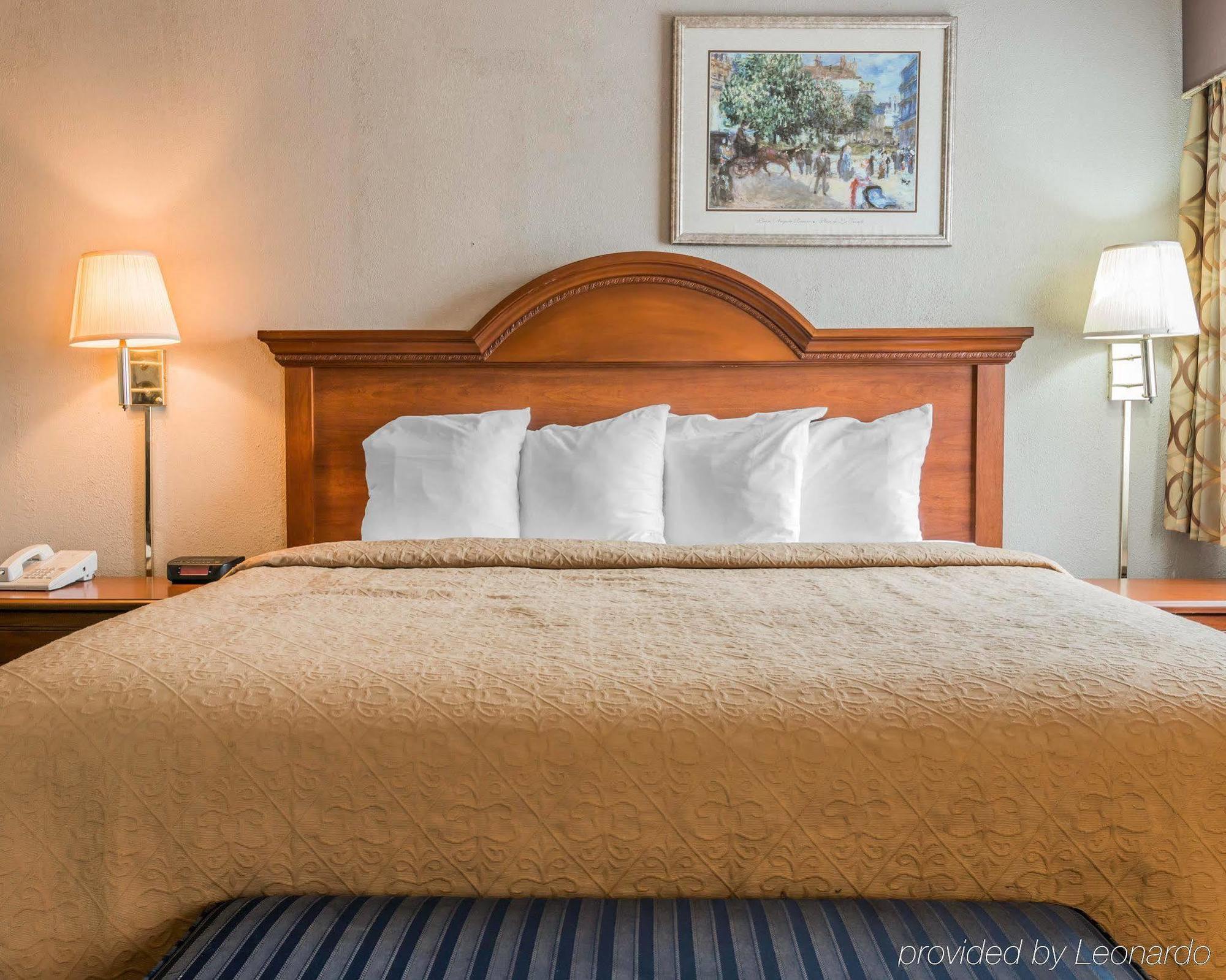 Quality Inn Grand Rapids North Уолкер Экстерьер фото