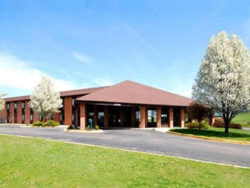 Quality Inn Grand Rapids North Уолкер Экстерьер фото